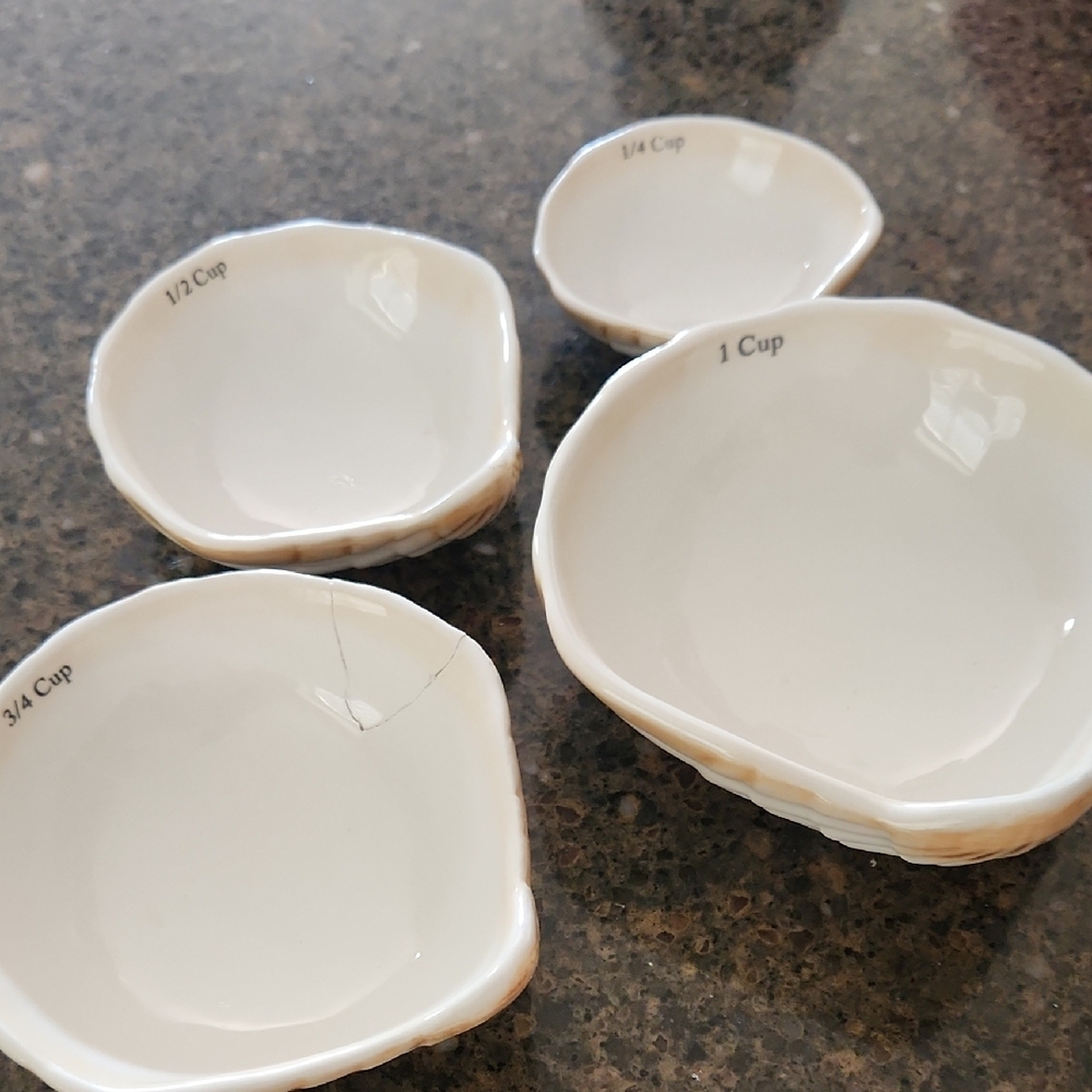White Ceramic Measuring Cups Set